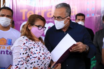 350 Títulos são entregues no lançamento do programa Terra da Gente
