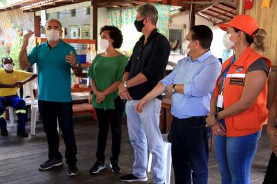 A coleta de resíduos sólidos e materiais recicláveis é retomada na ilha do Combu 