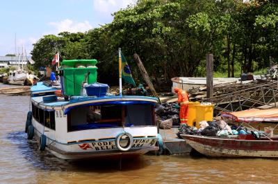 A coleta de resíduos sólidos e materiais recicláveis é retomada na ilha do Combu 