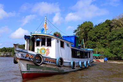 A coleta de resíduos sólidos e materiais recicláveis é retomada na ilha do Combu 
