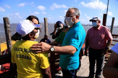 A coleta de resíduos sólidos e materiais recicláveis é retomada na ilha do Combu 