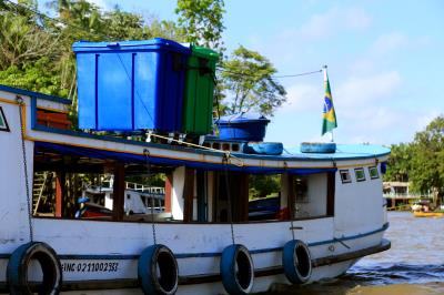 A coleta de resíduos sólidos e materiais recicláveis é retomada na ilha do Combu 