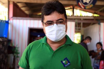 Prefeitura realiza soltura de 27 tracajás na ilha de Jutuba