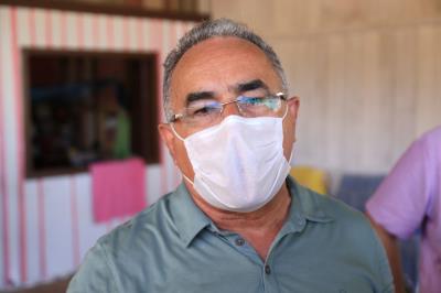Prefeitura realiza soltura de 27 tracajás na ilha de Jutuba