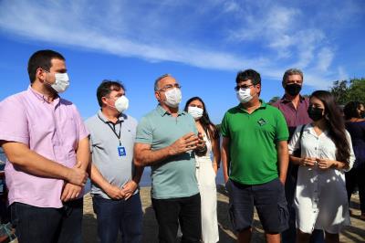 Prefeitura realiza soltura de 27 tracajás na ilha de Jutuba