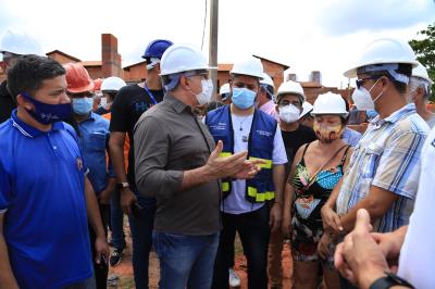 Moradores da Vila da Barca comemoram a retomada das obras