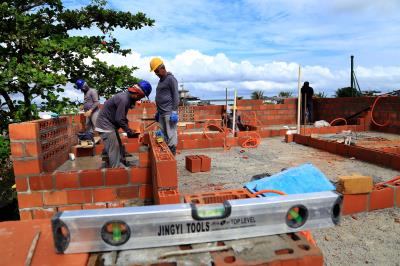 Moradores da Vila da Barca comemoram a retomada das obras