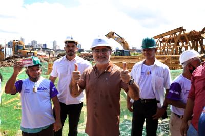 Prefeito e fiscais da Cofis visitam obras de residencial da área do Promaben