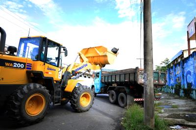 Operação de limpeza nos bairros - Pedreira