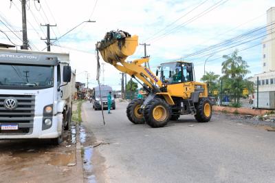 Operação de limpeza nos bairros - Pratinha