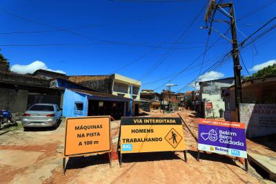 Obras em andamento - Drenagem e pavimentação da rua Augusto Corrêa, no Guamá