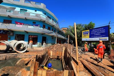 Obras em andamento - Drenagem e pavimentação da rua Augusto Corrêa, no Guamá