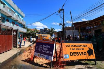 Obras em andamento - Drenagem e pavimentação da rua Augusto Corrêa, no Guamá