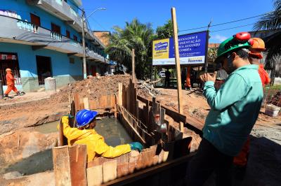 Obras em andamento - Drenagem e pavimentação da rua Augusto Corrêa, no Guamá