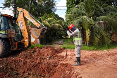 Obras em andamento - Drenagem e pavimentação na Rua Pará, em Icoaraci