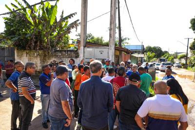 Obras em andamento - Drenagem e pavimentação na Rua Pará, em Icoaraci