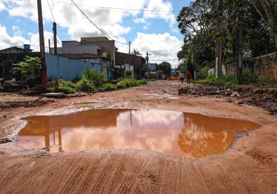 Obras em andamento - Drenagem e pavimentação na Rua Pará, em Icoaraci