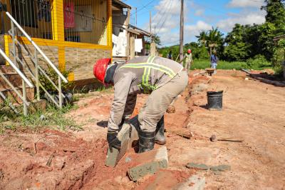 Obras em andamento - Drenagem e pavimentação na Rua Pará, em Icoaraci