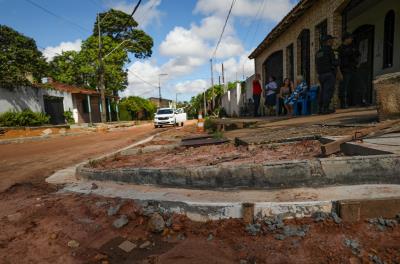 Obras em andamento - Drenagem e pavimentação na Rua Pará, em Icoaraci