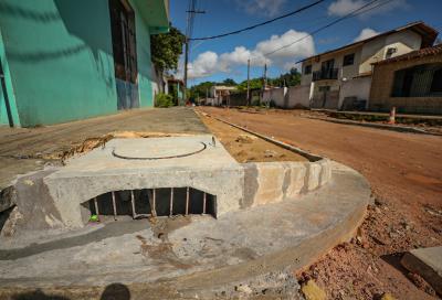 Obras em andamento - Drenagem e pavimentação na Rua Pará, em Icoaraci