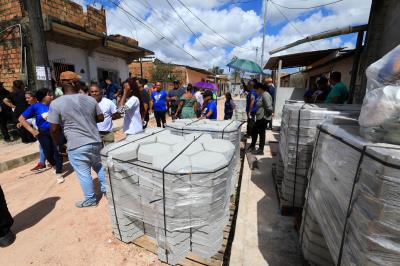 Obras em andamento - Drenagem e pavimentação na passagem Fé em Deus, bairro do Mangueirão