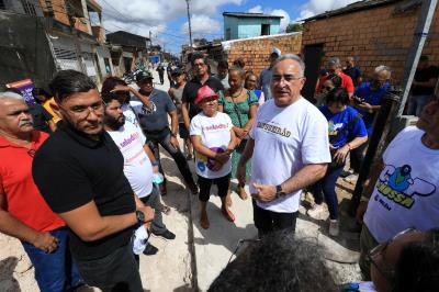Obras em andamento - Drenagem e pavimentação na passagem Fé em Deus, bairro do Mangueirão
