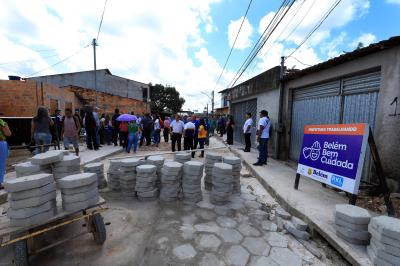 Obras em andamento - Drenagem e pavimentação na passagem Fé em Deus, bairro do Mangueirão