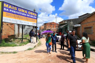 Obras em andamento - Drenagem e pavimentação na passagem Fé em Deus, bairro do Mangueirão