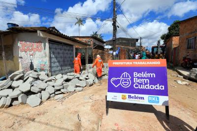 Obras em andamento - Drenagem e pavimentação na passagem Fé em Deus, bairro do Mangueirão