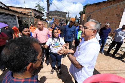 Obras em andamento - Drenagem e pavimentação na passagem Fé em Deus, bairro do Mangueirão