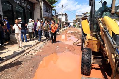 Obras em andamento -Urbanização da Passagem Pio X, no bairro do Marco