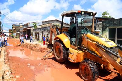 Obras em andamento -Urbanização da Passagem Pio X, no bairro do Marco
