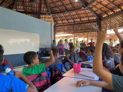 Comitiva do BID em Belém - Visita a escolas das ilhas Grande e Combu