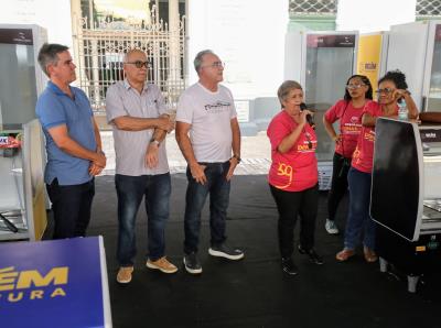 Permissionários do Mercado de São Brás recebem novos equipamentos