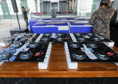 Permissionários do Mercado de São Brás recebem novos equipamentos