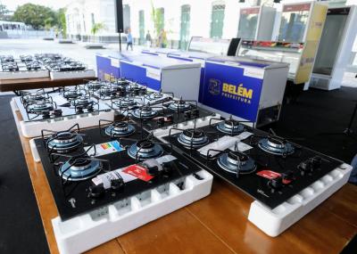 Permissionários do Mercado de São Brás recebem novos equipamentos