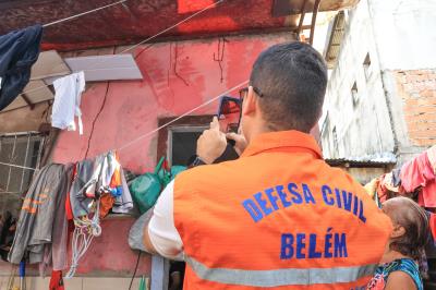 Vistoria de rotina - Defesa Civil fiscaliza imóveis no bairro da Pedreira 