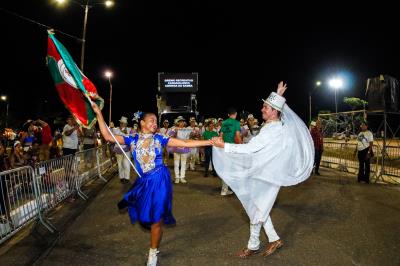 Desfile do grupo único das escolas de samba de Outeiro