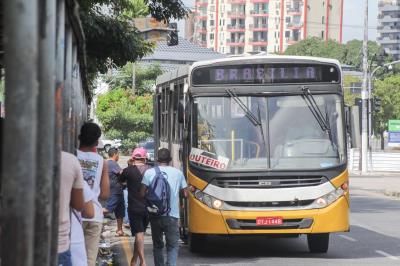 Primeiro dia: ônibus gratuitos aos domingos e feriados