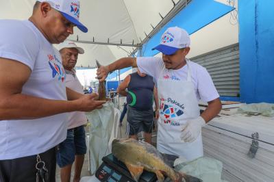 Feira do Pescado atrai consumidores em Belém