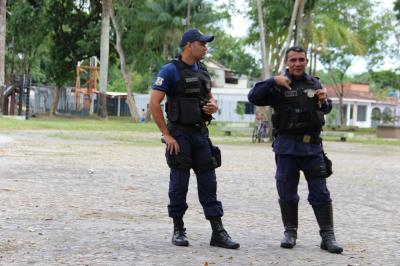 Feira de Adoção de Cães e Gatos atrai moradores do bairro da Marambaia