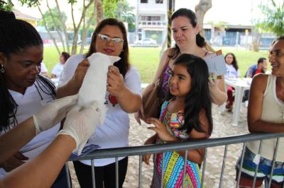Feira de Adoção de Cães e Gatos atrai moradores do bairro da Marambaia