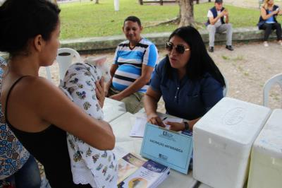 Feira de Adoção de Cães e Gatos atrai moradores do bairro da Marambaia