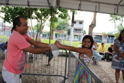 Feira de Adoção de Cães e Gatos atrai moradores do bairro da Marambaia