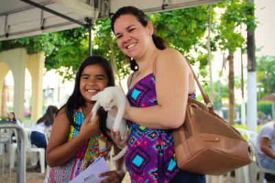 Feira de Adoção de Cães e Gatos atrai moradores do bairro da Marambaia