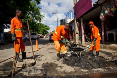 Limpeza e manutenção da rede de drenagem do Conjunto Panorama XXI