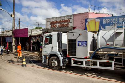 Limpeza e manutenção da rede de drenagem do Conjunto Panorama XXI