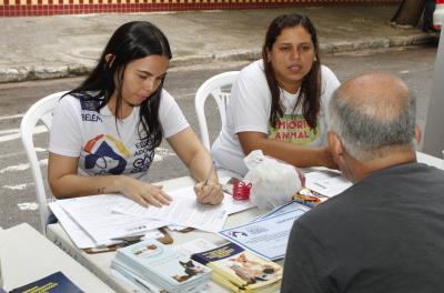 Feira de adoção da Prefeitura dá novo lar a cães e gatos