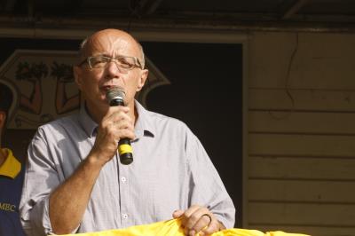 Cultura de paz é tema de desfile escolar infantil no bairro da Pedreira