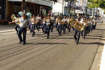 Cultura de paz é tema de desfile escolar infantil no bairro da Pedreira